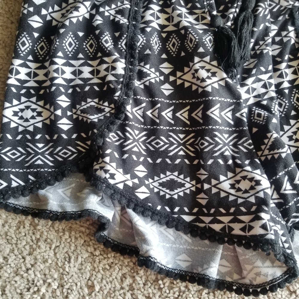 Aztec Flowy Shorts - Picture 3 of 4